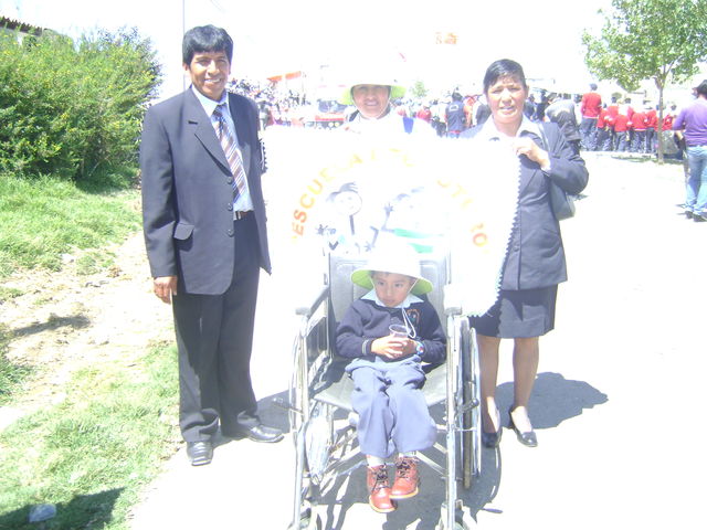 PROMOTORES DE ESCUELAS DEL FUTURO Y JESÚS ESPINOZA NUESTRO ALUMNO EJEMPLO