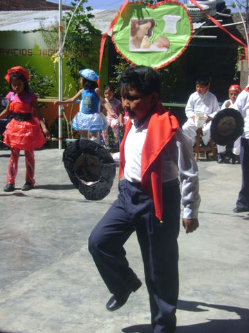 Disfrutan danzando en EDF