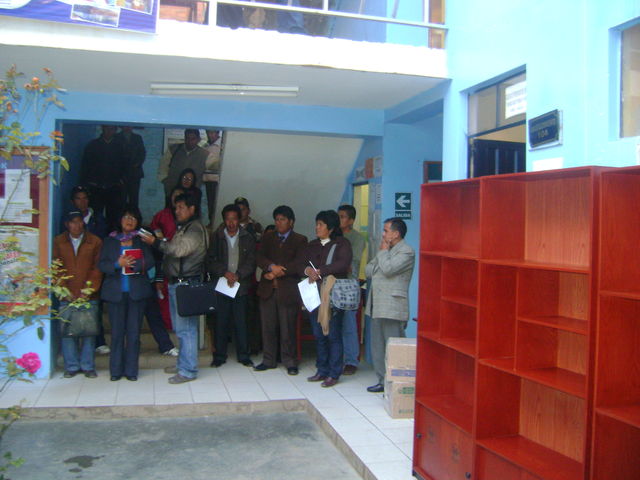 Entrega de muebles a IE